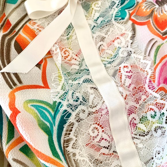 Rinascimento Made in Italy Beautiful Multi-color Print Blouse Lace Detail - Picture 5 of 8